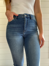 Load image into Gallery viewer, Everly Basic Skinny Jeans
